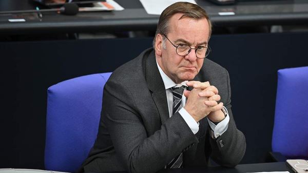 FT сообщила о недовольстве членов НАТО на фоне давления Писториуса на Хегсета