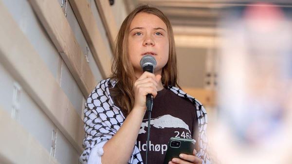 Грета Тунберг после депортации из Израиля вернулась в Швецию