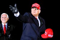 «Это больше подходит России и Северной Корее». Трамп устроит парад в день рождения. Почему ему грозят многомиллионными протестами?