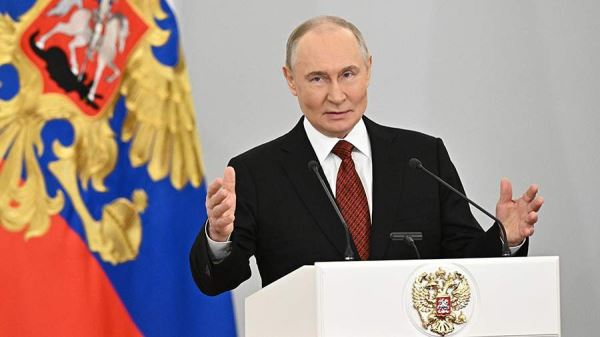 Путин освободил от миграционных требований учащихся в РФ военных из СНГ