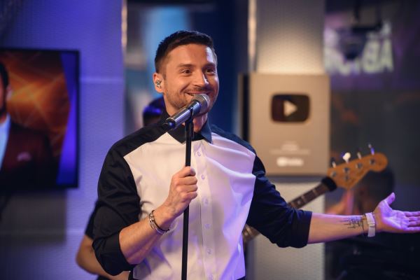 Сергей Лазарев протанцевал «Тут или там»